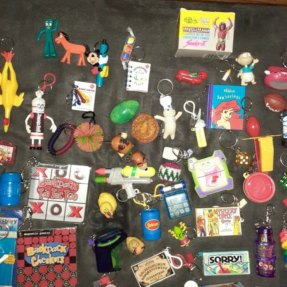 HUGE Basic Fun Keyring/Keychain Kit! - Picture 3 of 16